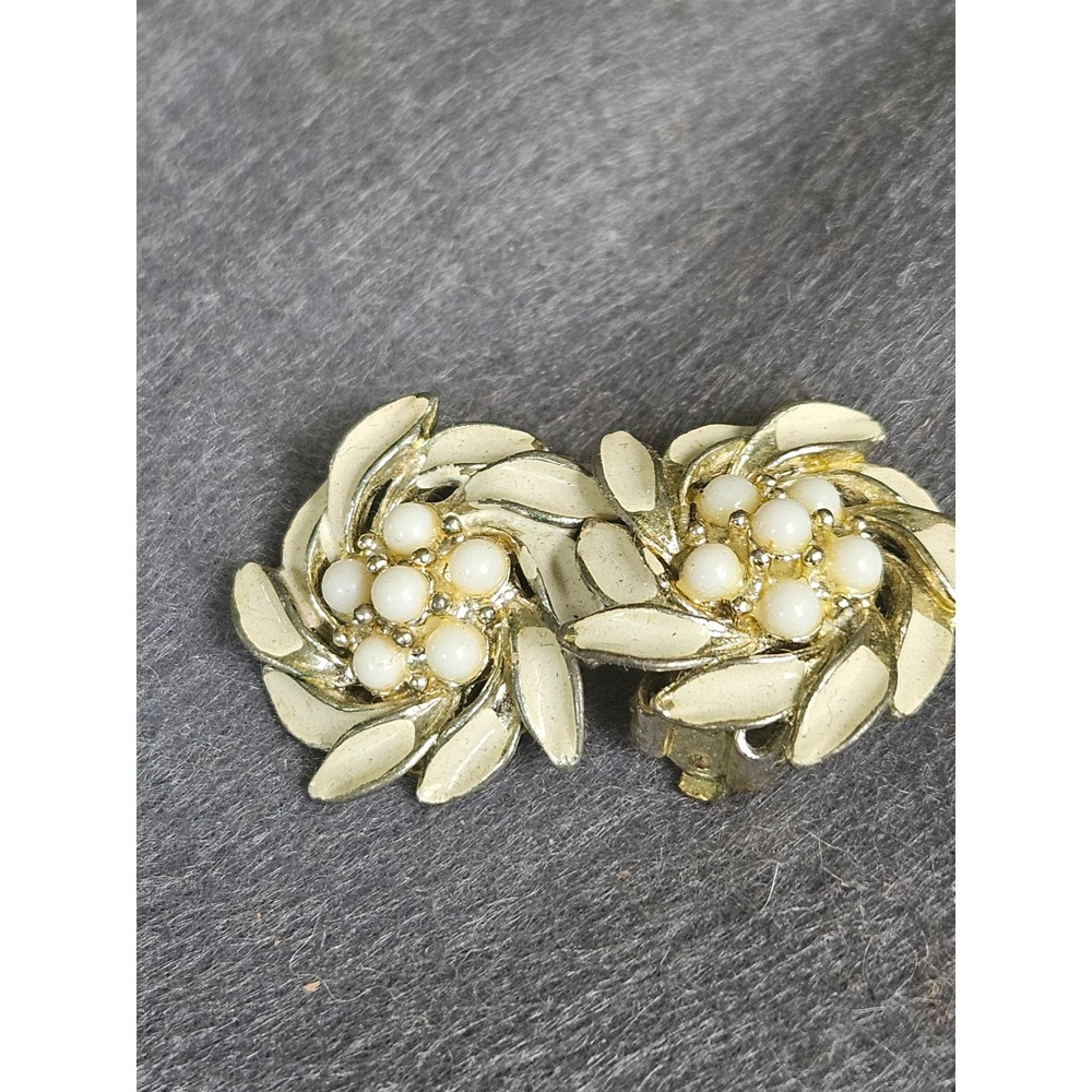 Vintage Cream Enamel Faux Pearl Floral Sunburst Gold Tone Clip On Earrings